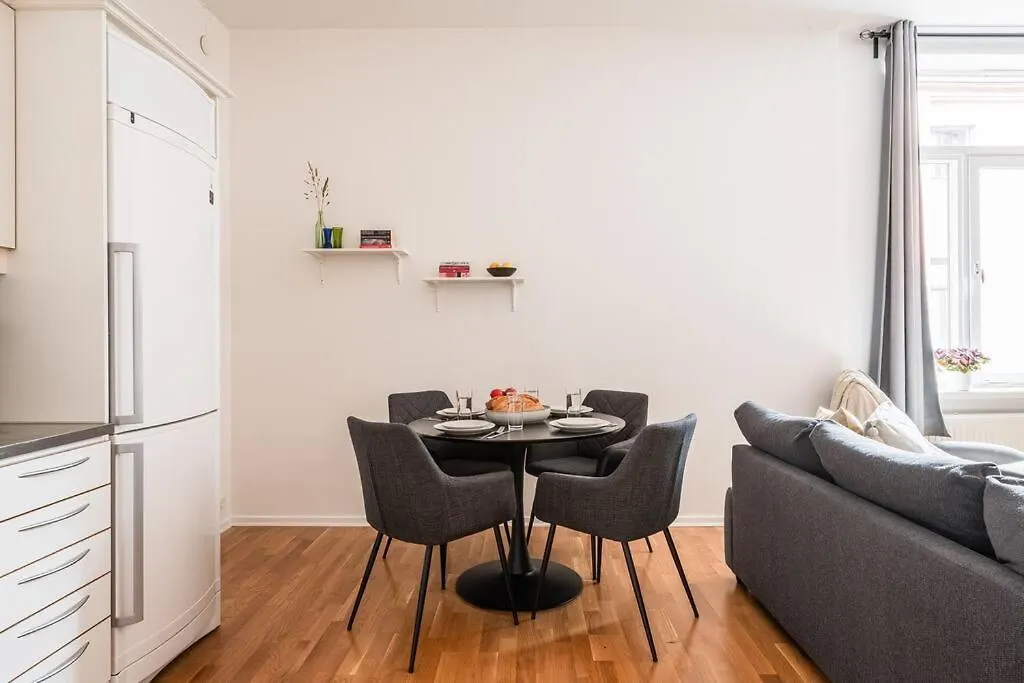 Large Central Gothenburg 2Bd Apt Apartment